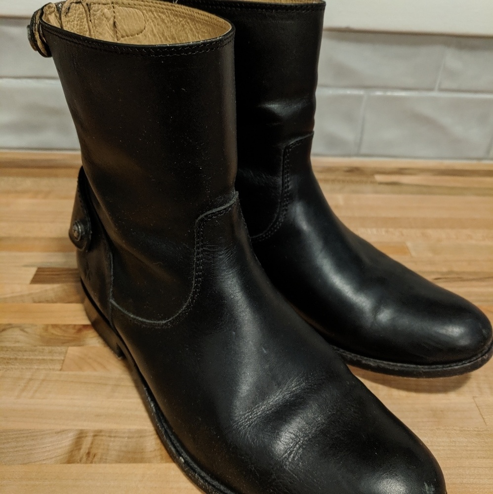 Frye Ankle Boots With Back Zip Size 8